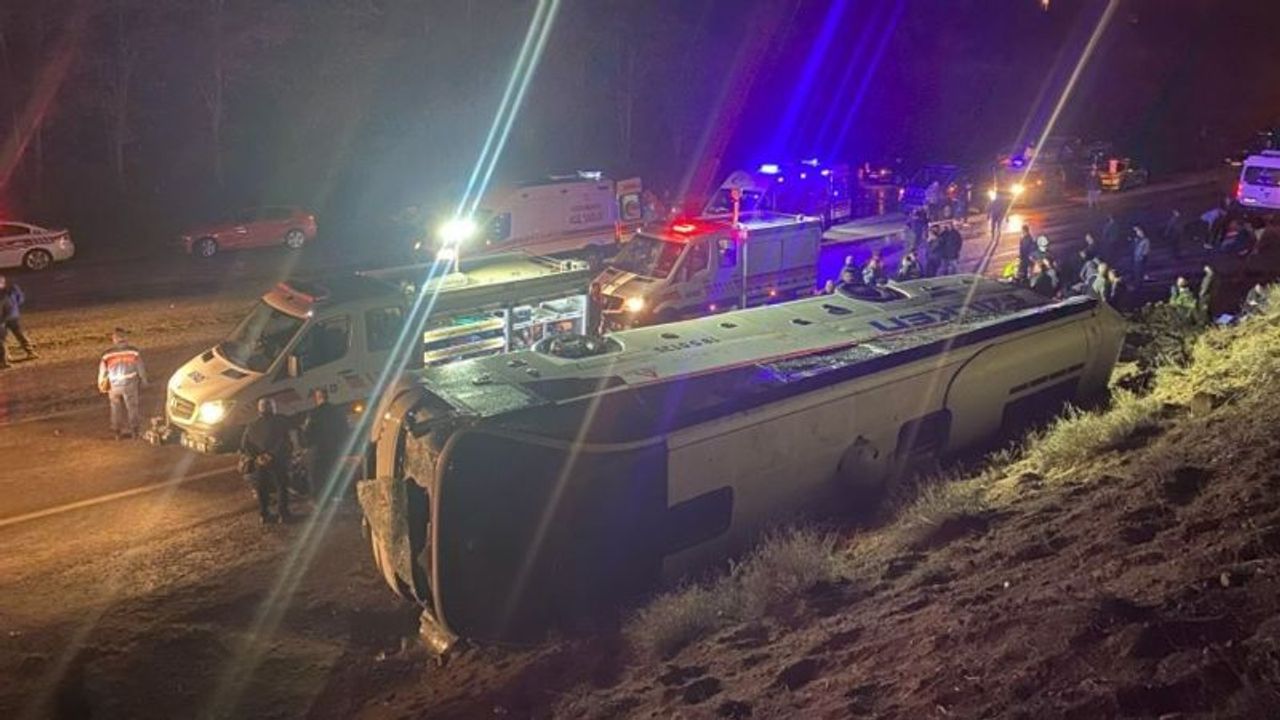 Çankırı’da İşçi Servisi Şarampole Devrildi: 20 Yaralı