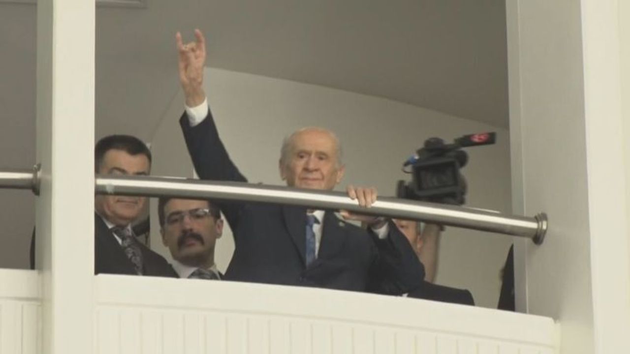 Bahçeli Genel Merkezde! Bozkurt Selamıyla Karşılama
