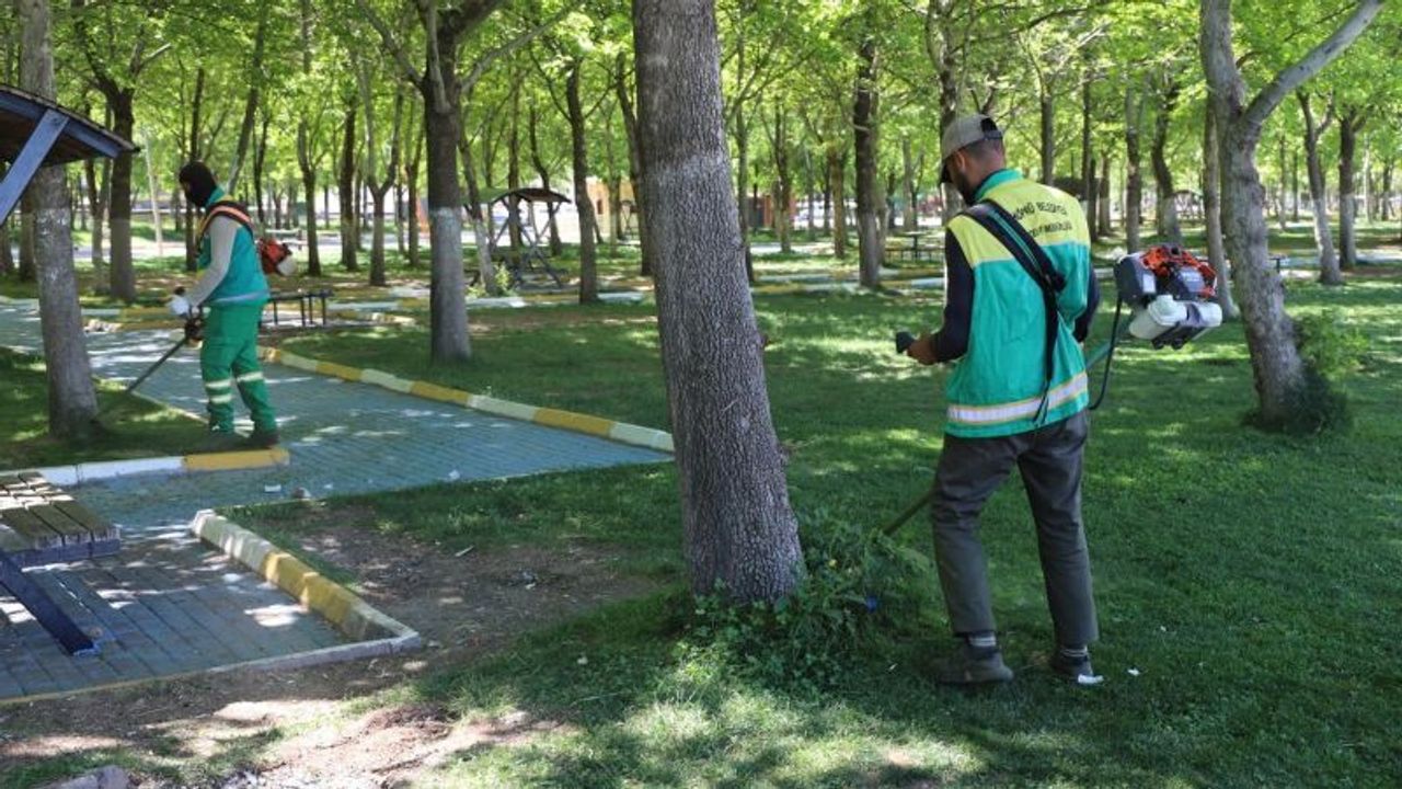 Karaköprü’de Parklar Yenileniyor, Vatandaş Rahatlıyor
