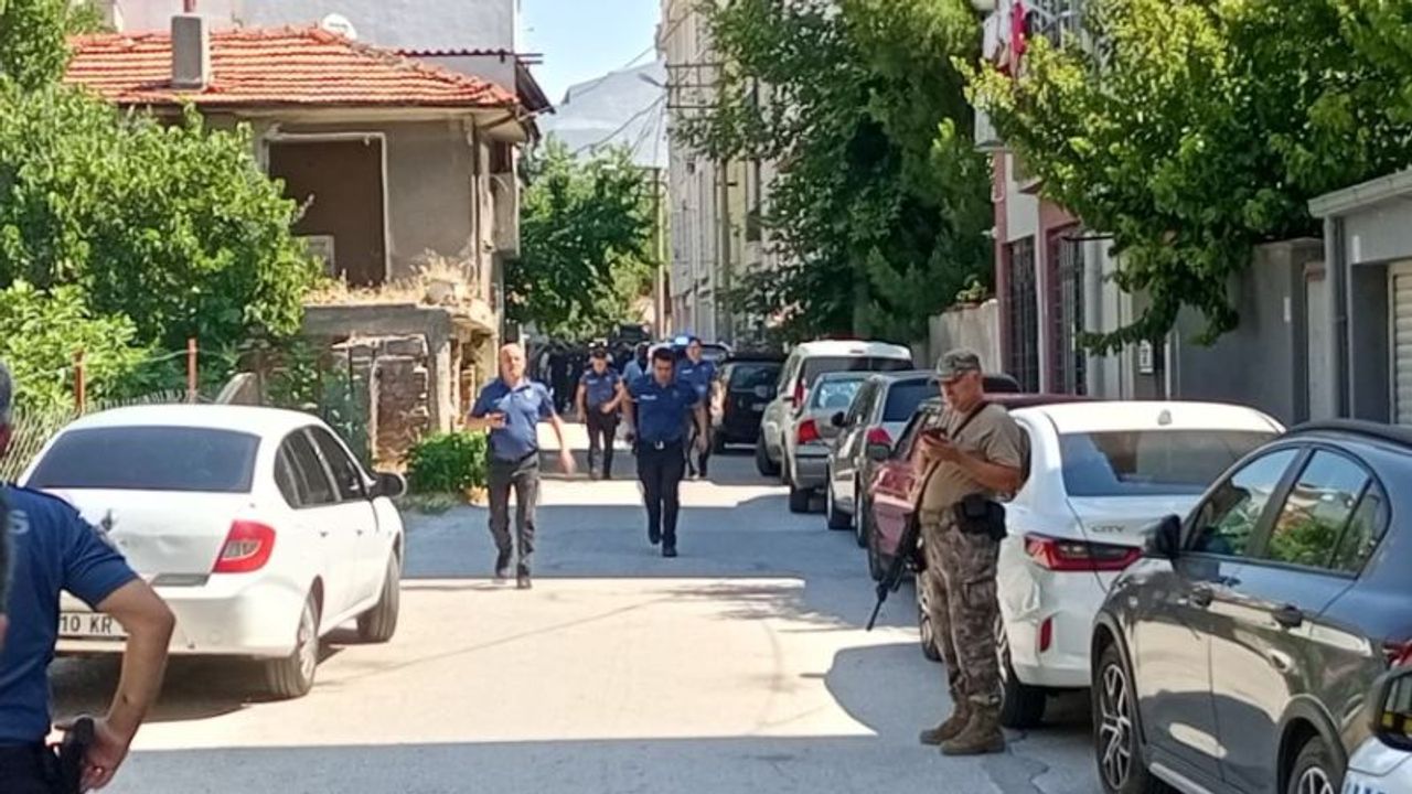 Polis Memurunu Bıçaklayan Şüpheli, Psikolojik Tedavi Görüyormuş