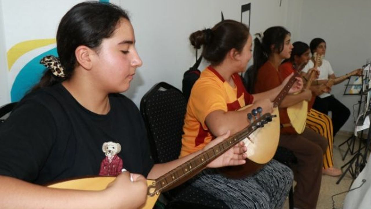 Haliliye’de Kültür Merkeziyle Gelecek Nesillere Miras: Bağlama Kursunda Büyük İlgi