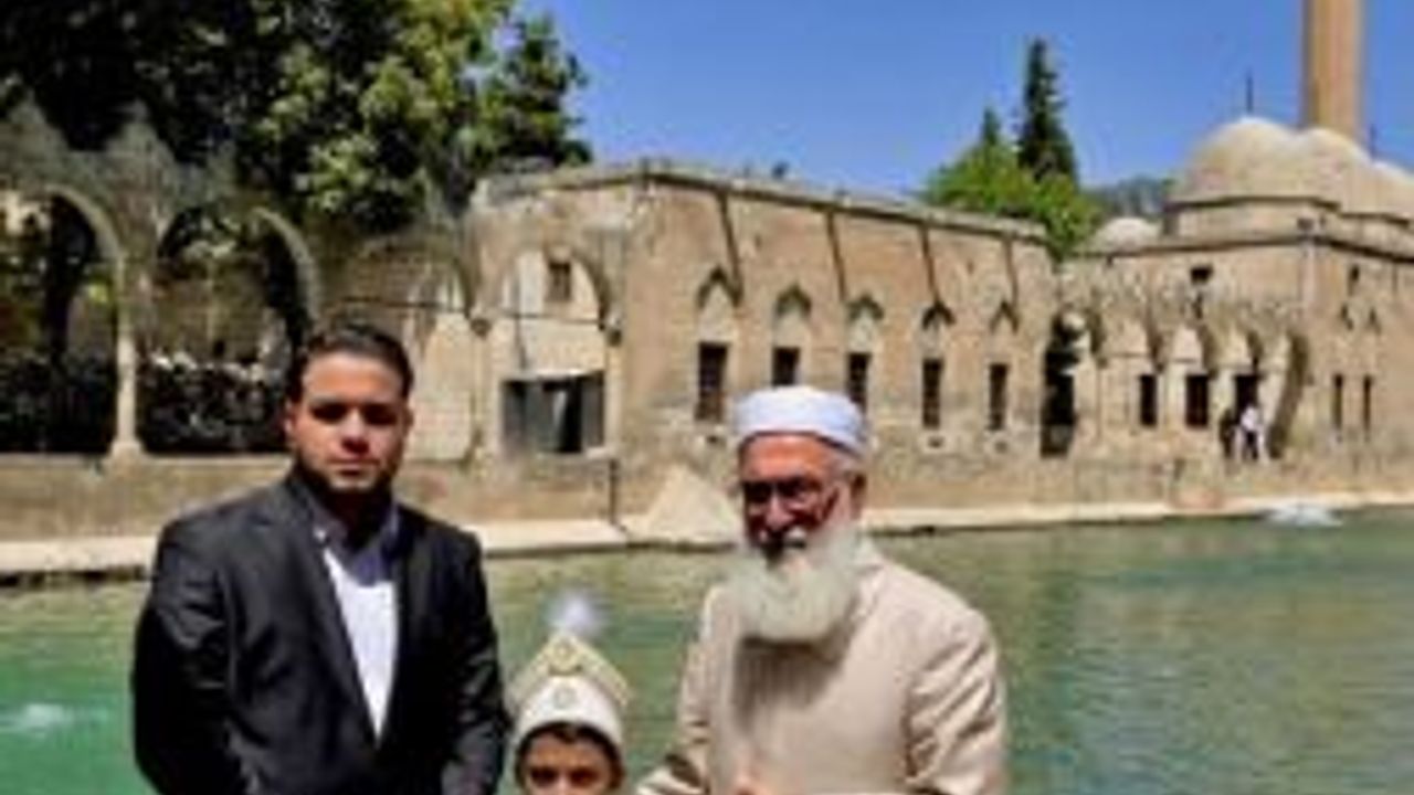 AK Parti’li Vahap Erdem’in Oğluna Sade ve Duygusal Sünnet Merasimi