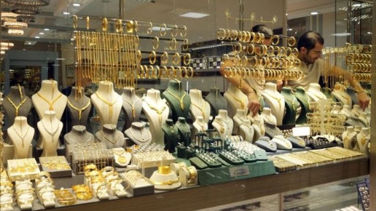 Gram Altın İç Piyasada Rekor Kırdı: 4 Bin 915 TL’ye Yükseldi