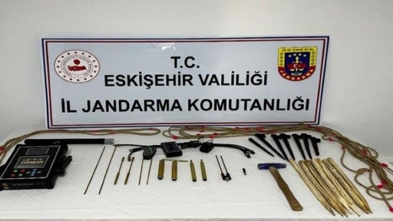 Kaçak Kazı Yapan 5 Şüpheli Eskişehir’de Suçüstü Yakalandı
