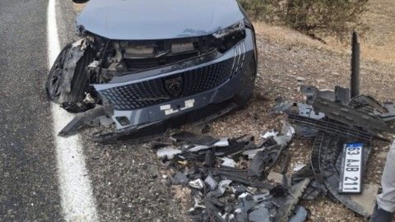 Adıyaman Kahta’da İki Otomobil Çarpıştı: 10 Kişi Yaralandı!