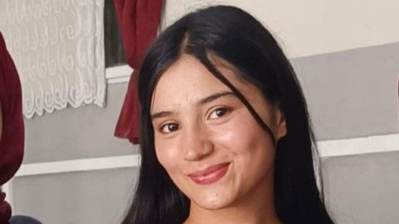 Ağrı’da Ayçiçeği Hasadında Feci Kaza: 14 Yaşındaki Genç Kız Hayatını Kaybetti!