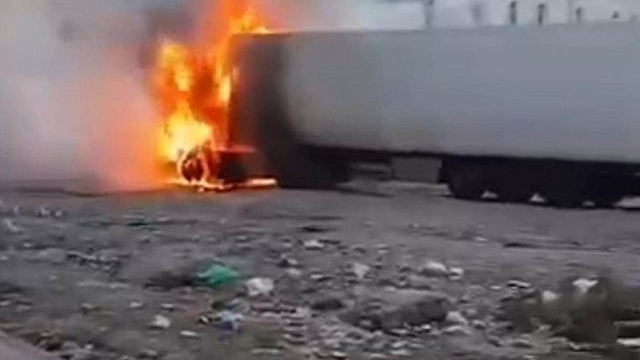 Birecik'te Alev Alan Tır Patladı: O Anlar Kameraya Yansıdı