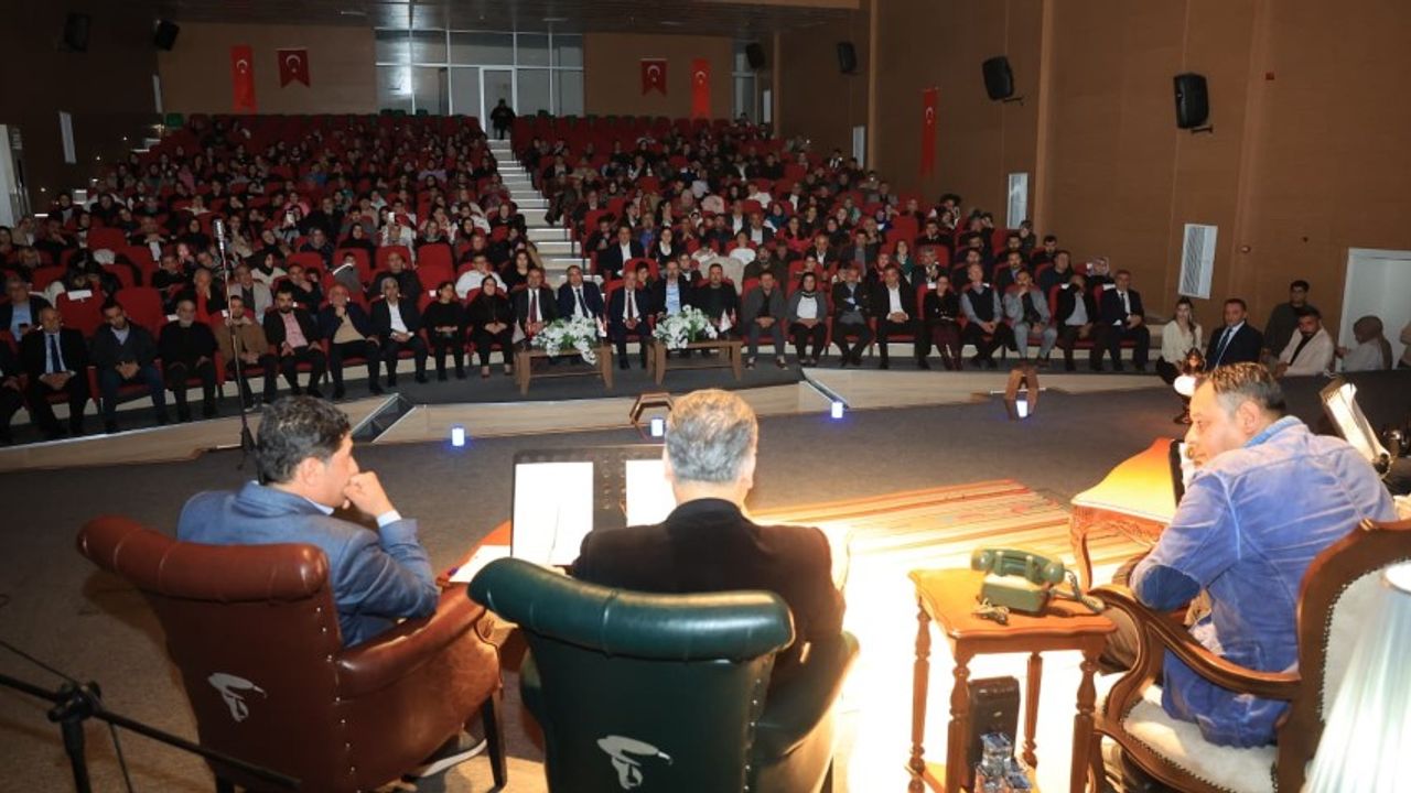 Şanlıurfa  Karaköprü’de Kültür ve Edebiyat Şiir Akşamı’nda Buluştu!