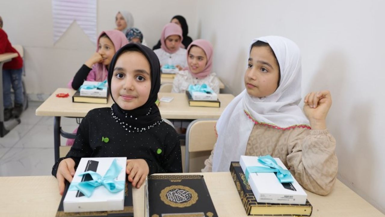 Şanlıurfa’da Kur’an Okumaya Başlayan Çocuklara Tablet Hediyesi