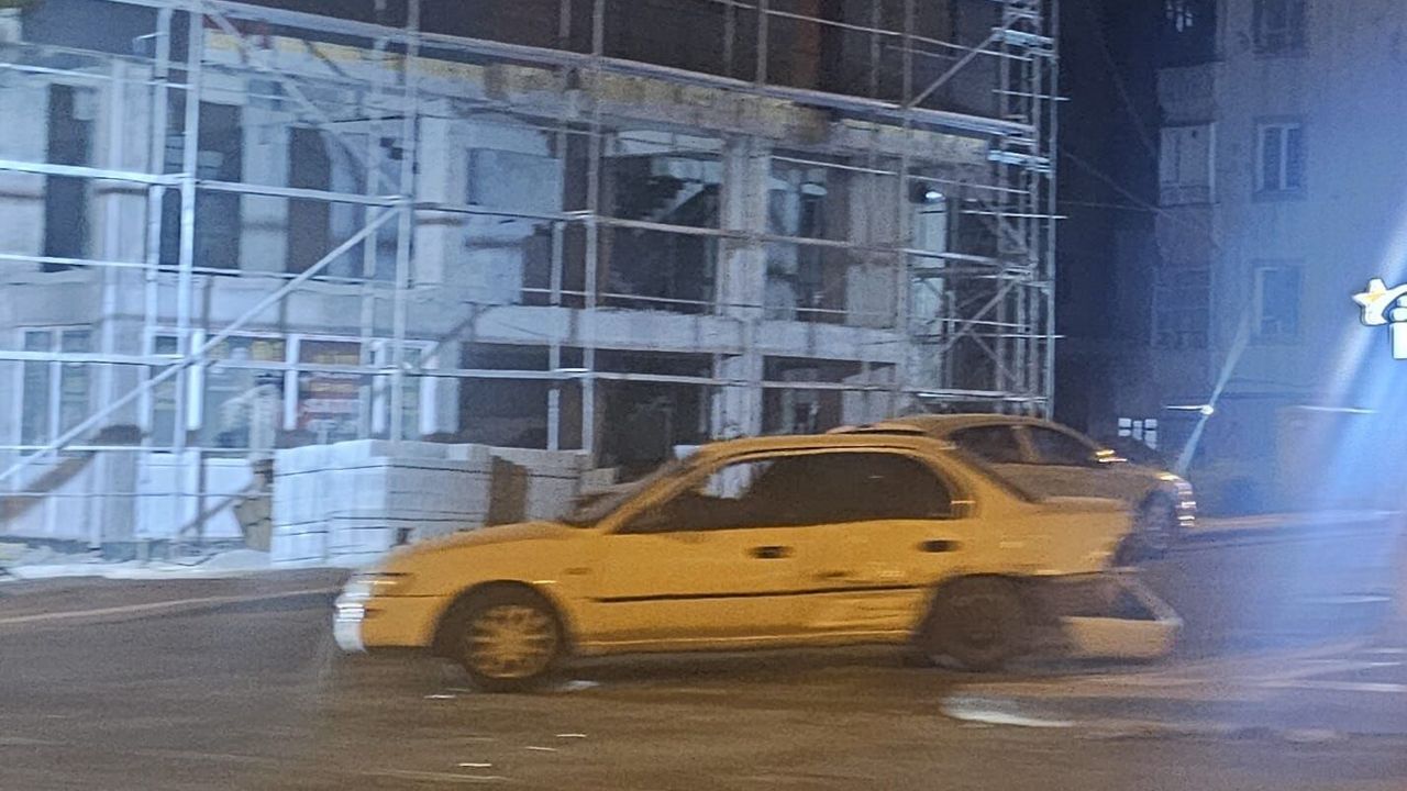 Şanlıurfa’da Otomobil ile Motosiklet Çarpıştı: 2 Kişi Yaralandı