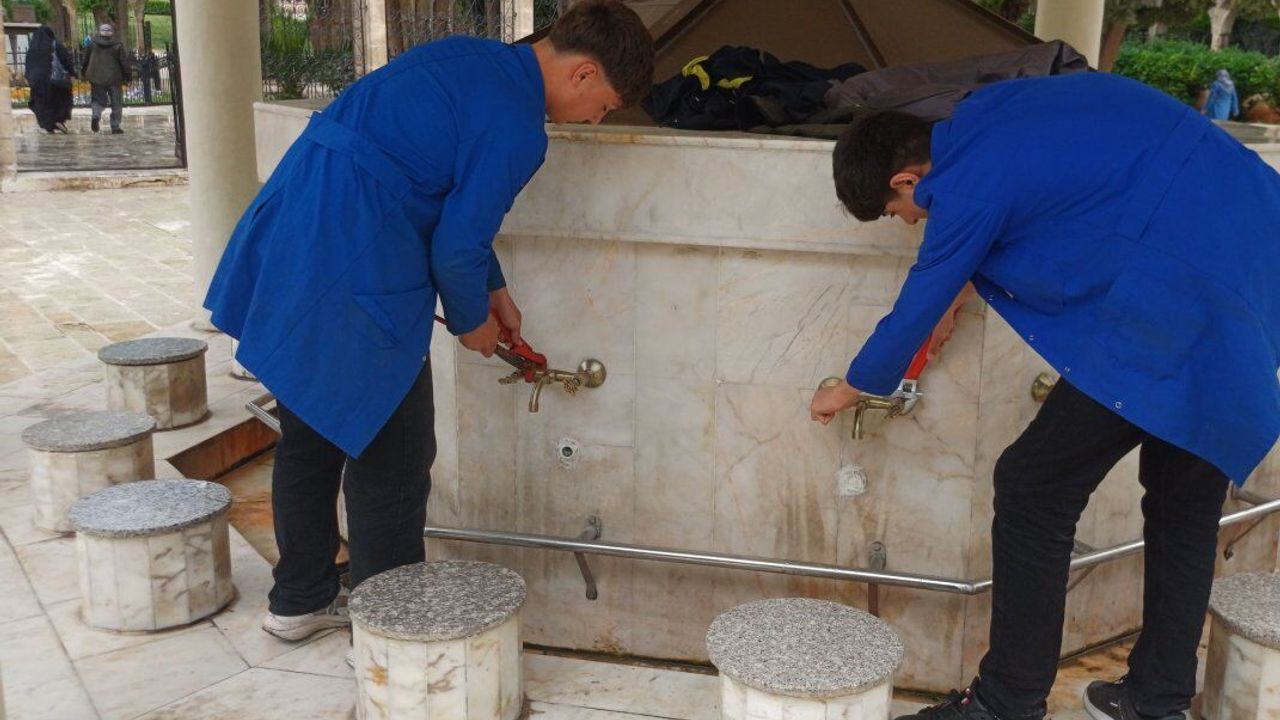 Şanlıurfa’da Mesleki Eğitim Öğrencilerinden Dergah Camisi’nde Bakım Çalışması