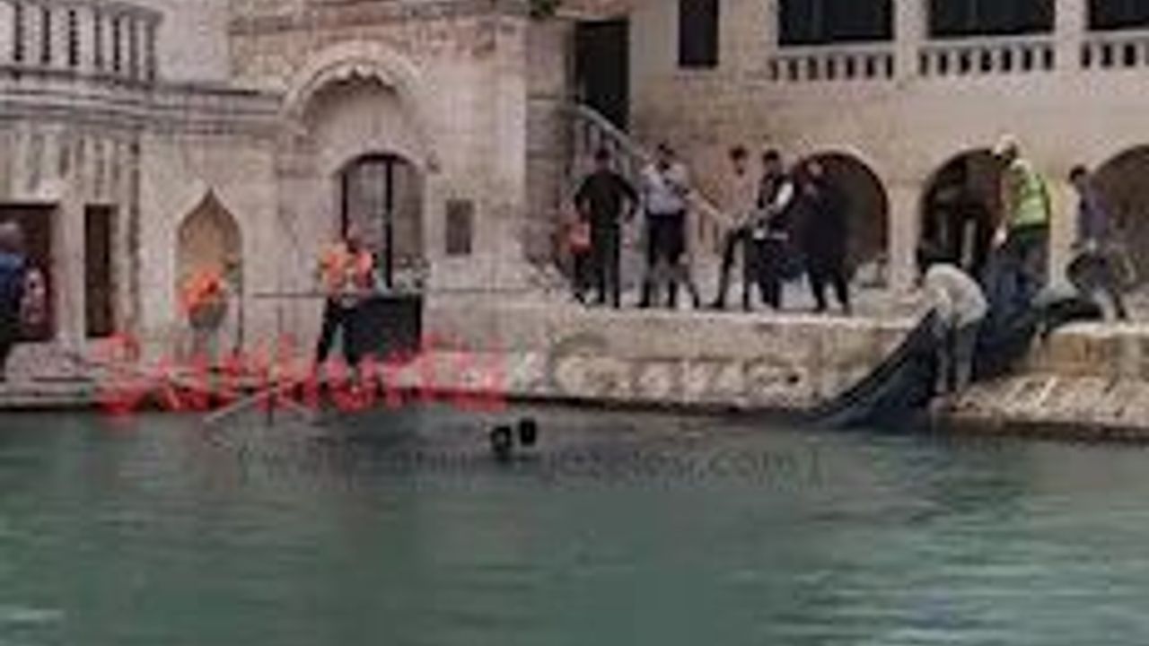 Şanlıurfa Balıklıgöl’de Tadilat Alanındaki Güvenlik Şeritler