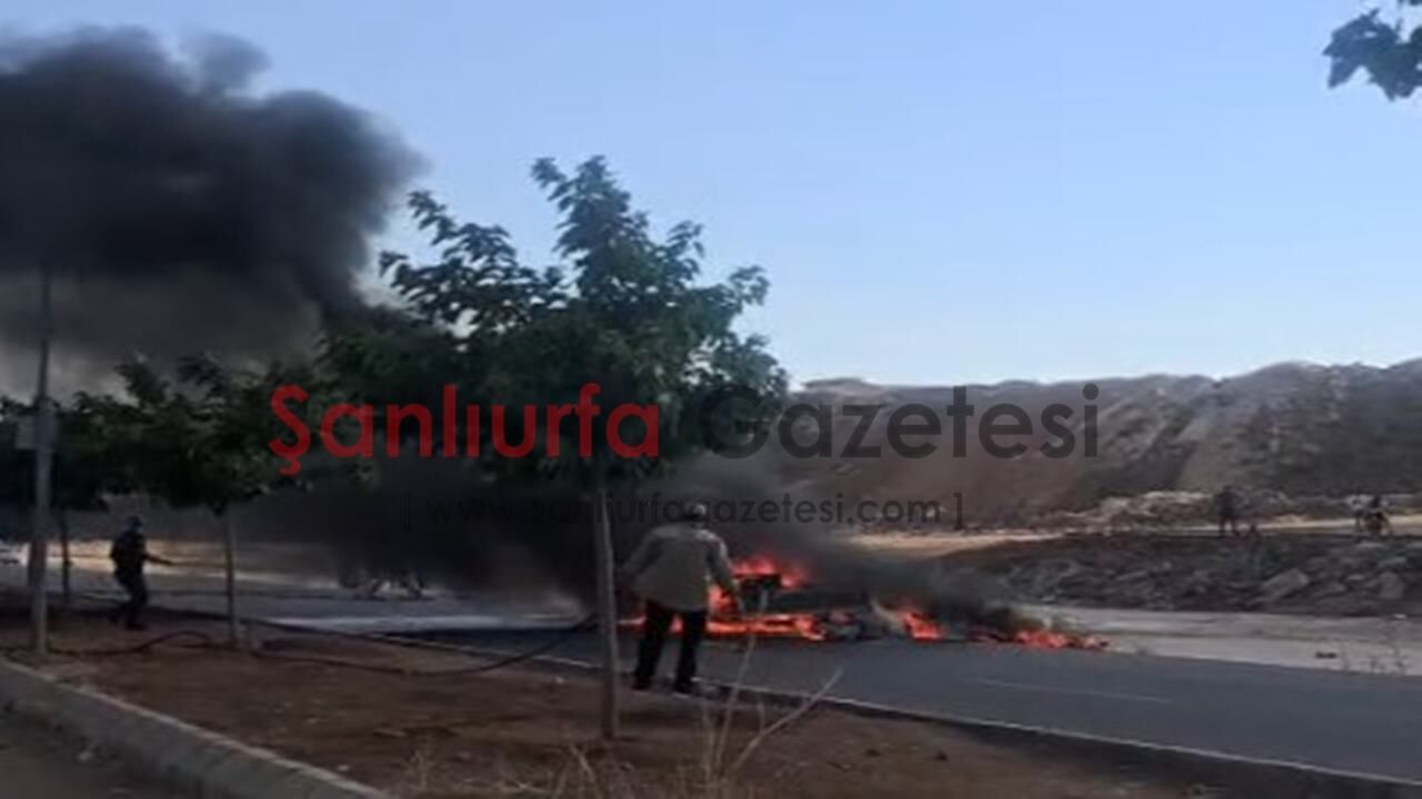 Şanlıurfa’da Seyir Halindeki Araç Alev Aldı: 1 Kişi Yaraland