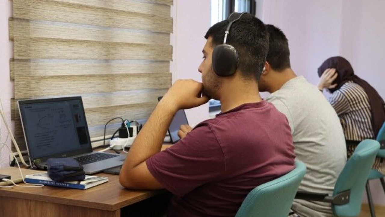 Karaköprü’de Okuma Evleri ve Kütüphaneler Öğrencilerin Gözde