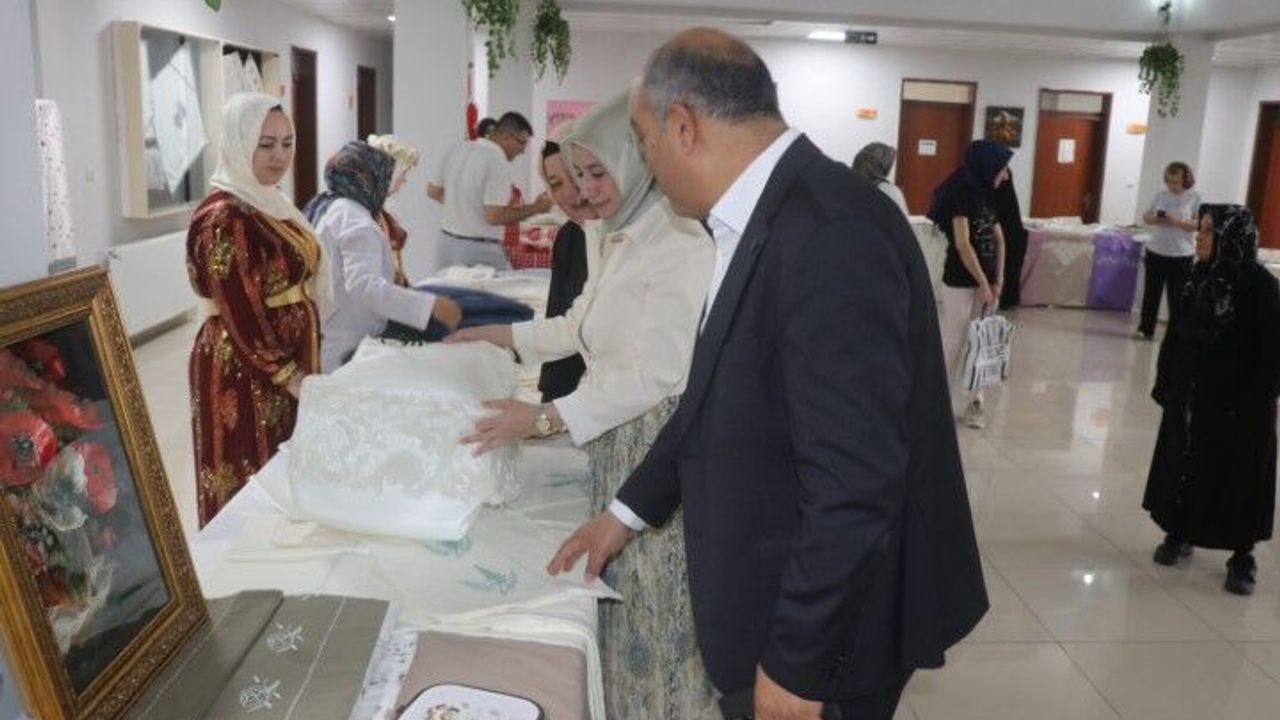 Şanlıurfa’da Hayat Boyu Öğrenme Haftası Sergisi Yoğun İlgiyle Açıldı