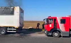 Şanlıurfa-Diyarbakır Yolunda Seyir Halindeki Tırda Yangın: Can Kaybı Yok