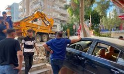 Şanlıurfa’da Akılalmaz Kaza!  Araç İş Yerinin Önüne Düştü
