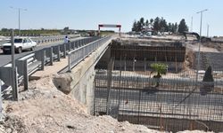 Şanlıurfa’da Harran Üniversitesi Girişine Yeni Köprü ve Aydınlatma