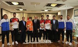 Şanlıurfa Büyükşehir Belediyespor Erkek Voleybol Takımı, Başkan Gülpınar’ı Ziyaret Etti