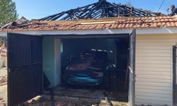 Kulu’da Garaj Yangını: Otomobil ve Malzemeler Kurtarıldı, Çatı Yandı