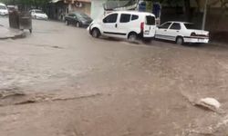 Şanlıurfa Siverek’te 10 Dakikalık Sağanak Hayatı Felç Etti!