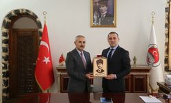 Şanlıurfa Denetimli Serbestlikten Kaymakam Aydemir'e Özel Atatürk Hediyesi