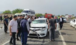 Şanlıurfa'da Korkutan Kaza: Minibüs ve Otomobil Çarpıştı!