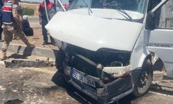 Şanlıurfa'da Suruç’ta Kamyonet ile Taksi Çarpıştı: 7 Kişi Yaralı