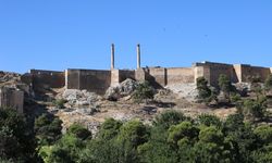 Urfa Kalesi’nde Geç Antik Çağ’a Ait Kaya Mezar Gün Yüzüne Çıkarıldı