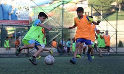 Karaköprü’de Yaz Futbol Kursu Çocuklardan Yoğun İlgi Gördü!