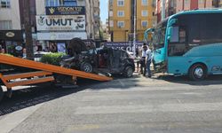 Şanlıurfa’da Halk Otobüsü ile Otomobil Çarpıştı