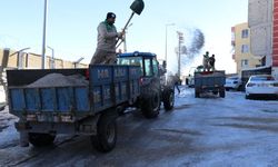 Şanlıurfa Haliliye Belediyesi’nden Buzlanmaya Karşı Gece Gündüz Çalışma!