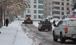 Şanlıurfa Karaköprü’de Karla Yoğun Mücadele: Tüm Ekipler Sahada