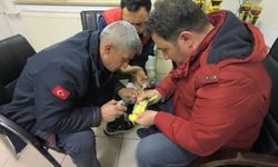 Papağanın Ayağına Sıkışan Halhal Şanlıurfa İtfaiye Ekiplerince Çıkarıldı