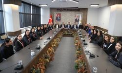 Başkan Canpolat Şanlıurfa İl Şampiyonu Yıldız Kızları Ağırladı!