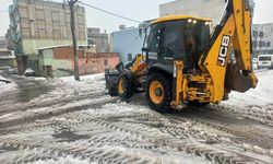 Şanlıurfa Eyyübiye’de Karla Mücadele Yeni Yılın İlk Gününde Sürdü!
