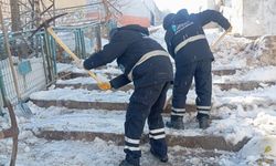 Şanlıurfa Eyyübiye’de Okullar Kar Ve Buzdan Arındırıldı
