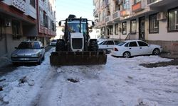 Şanlıurfa’da Haliliye Ekipleri Kar Küreme Ve Tuzlama Çalışmalarını Sürdürüyor