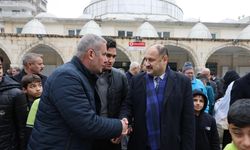 Başkan Gülpınar, Cuma Namazı Sonrası Vatandaşlarla Buluştu