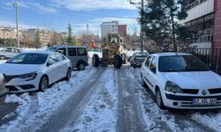 Şanlıurfa Haliliye’de Kar Küreme Çalışmaları Aralıksız Sürüyor
