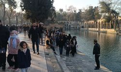 Kar Sonrası Şanlıurfa’da Balıklıgöl Ziyaretçi Akınına Uğradı