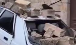 Şanlıurfa’da Yağış Faciası Ucuz Atlatıldı: İstinat Duvarı Otomobilin Üzerine Çöktü