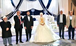 İsa Kızıldemir, Nikâh Akdine Şahitlik Yaparak Çifte Tebriklerini İletti