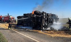 Şanlıurfa’da Devrilen Mısır Yüklü Tır Alevlere Teslim Oldu