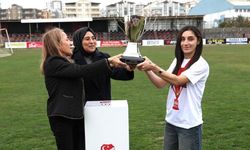 Milletvekili Yazmacı, Siverek Kadın Spor Kulübü’nün Şampiyonluk Törenine Katıldı