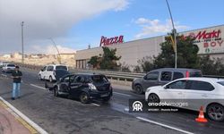 Şanlıurfa’da Otomobil Bariyerlere Çarptı: 3 Yaralı