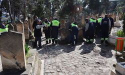 Şanlıurfa Büyükşehir’den Bayram Öncesi Mezarlıklarda Yoğun Mesai!