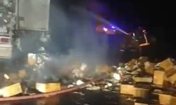 Şanlıurfa Siverek’te Peçete Yüklü Tırda Korkutan Yangın!
