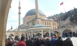 Şanlıurfa’da Bin Yıllık İbadethane Ziyaretçi Akınına Uğruyor!