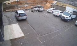 Şanlıurfa’da Korku Dolu Anlar! Duvar Çöktü, Araç Ezildi